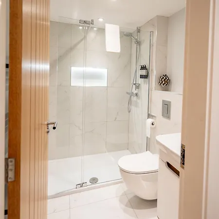 Town Center Duplex 6 *