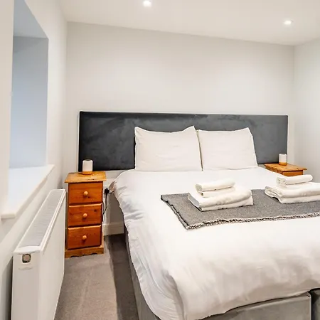 Town Center Duplex 6 *