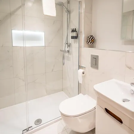 Town Center Duplex 6 * 哈罗盖特