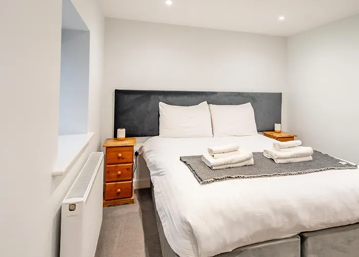 Town Center Duplex 6 *