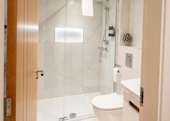 Town Center Duplex 6 *