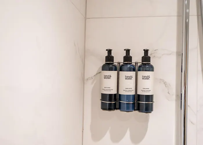 Town Center Duplex 6 哈罗盖特